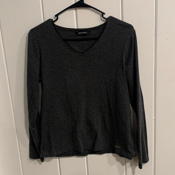 Ellen Tracy Tops - Ellen Tracy Gray Long Sleeve V Neck Tee